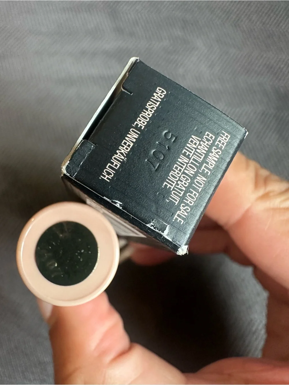 Gucci Mascara L'Obscur (Eve Black) – Beige Tube with Gold Cap